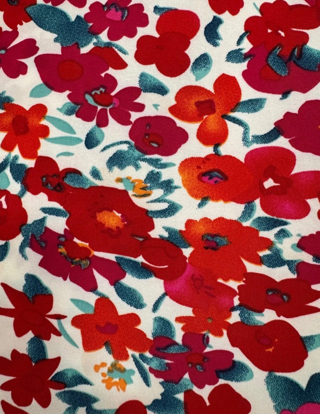 Robe Blanche à Fleurs Rouges